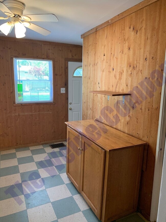Building Photo - House near Hessel Park for sublease!