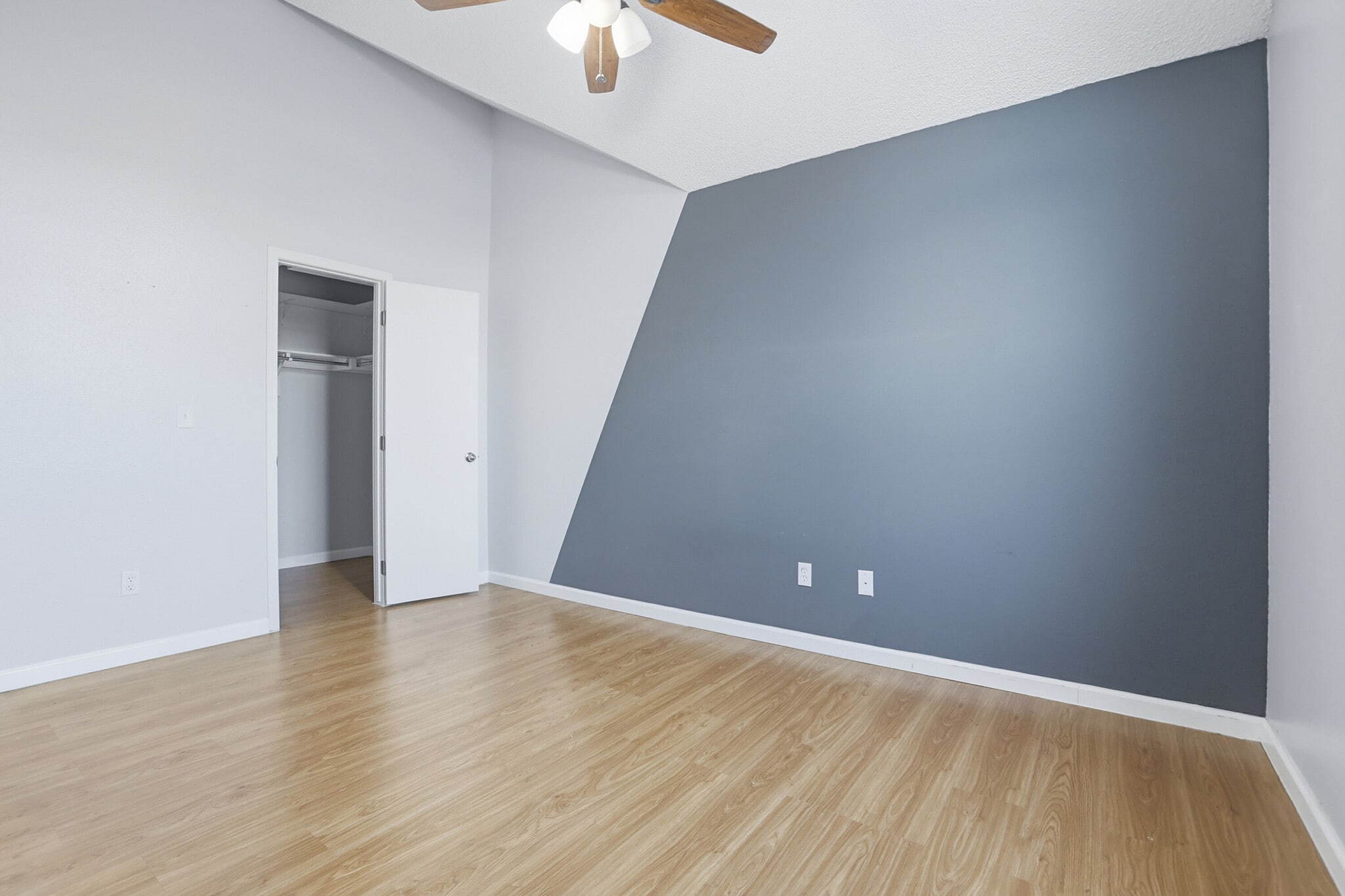 Building Photo - 8327 S Upham Way