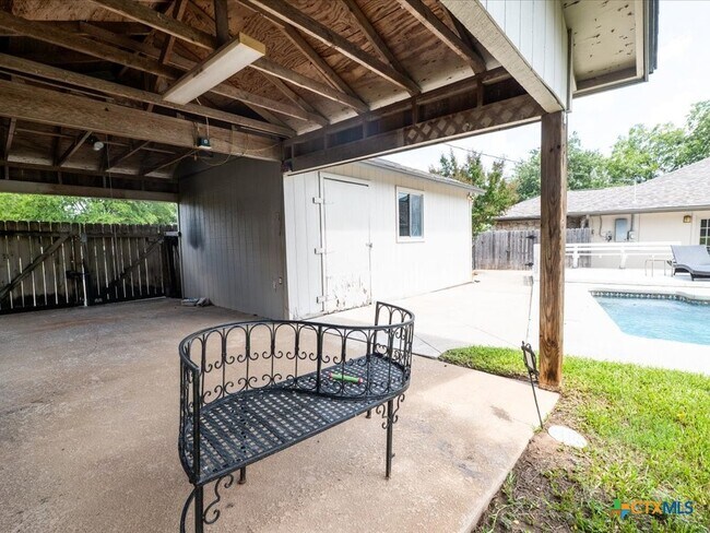 Building Photo - 300 Las Plumas Dr