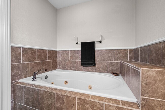 Building Photo - 563 N Tennyson Ln