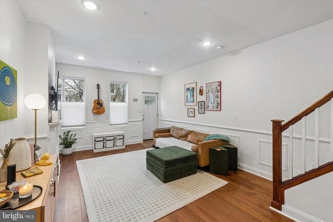 Building Photo - 1555 E Palmer St