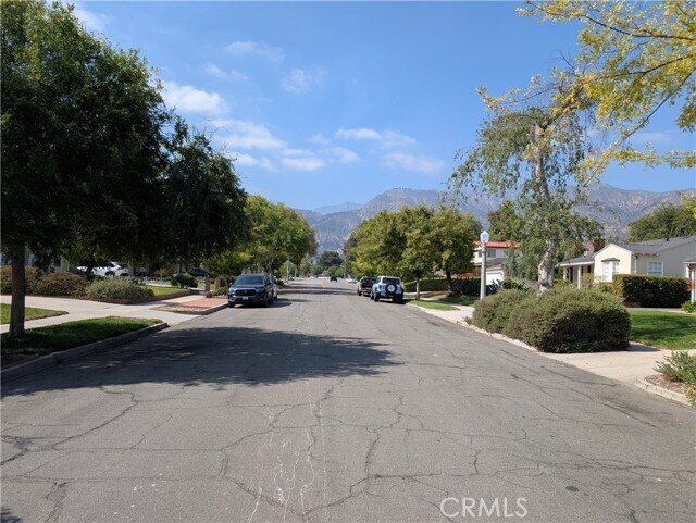 Building Photo - 582 N Sunnyslope Ave