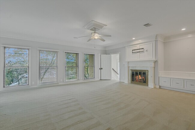 Building Photo - 4000 Belmont Park Dr