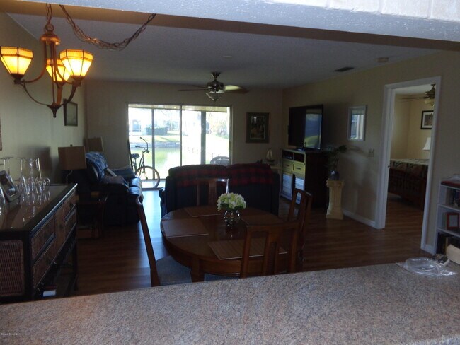 Building Photo - 412 Meadowlark Ln