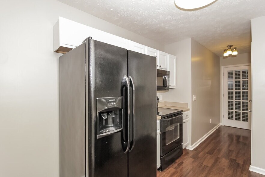 Building Photo - 3135 Sweetbriar Dr