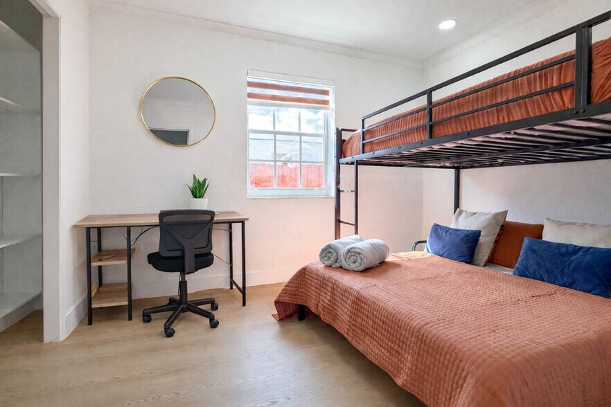 Building Photo - 340 Tamiami Canal Rd