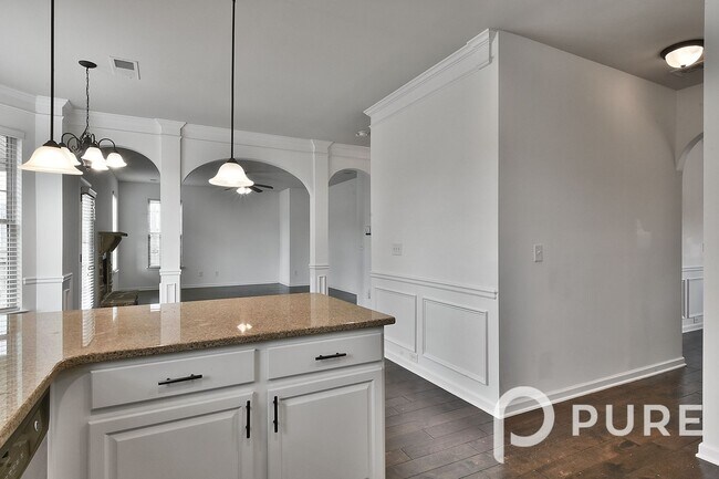 Building Photo - 522 Moulton Way