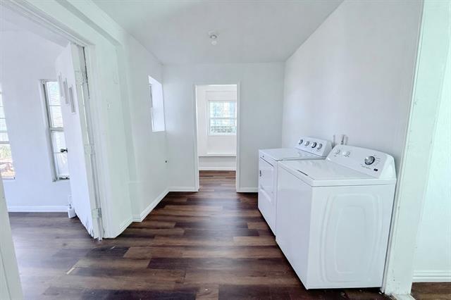 Building Photo - 727 W Day St