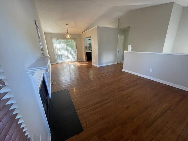 Building Photo - 3015 Cascade Manor Dr