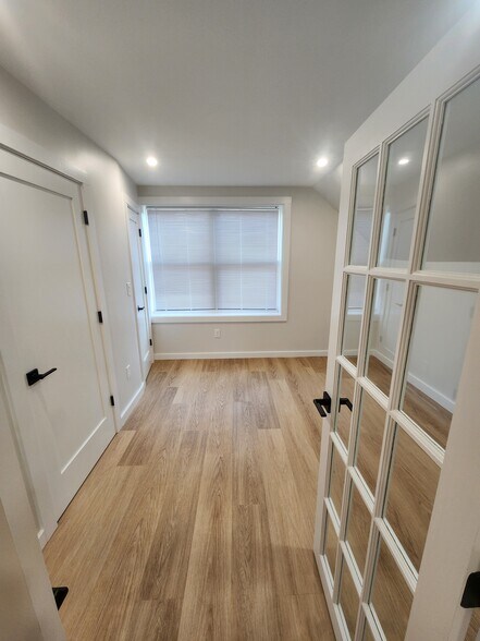 Building Photo - 126 6th St