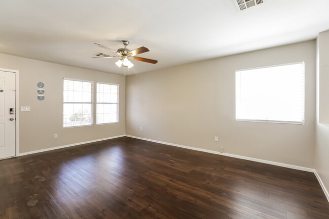 Building Photo - 832 Tollbrook Way