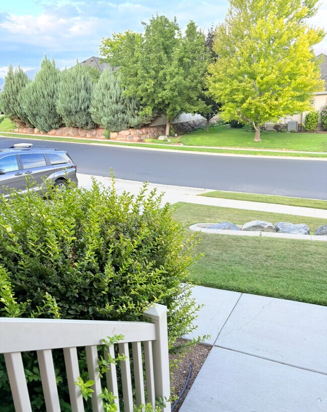 Building Photo - 351 N 1480 E