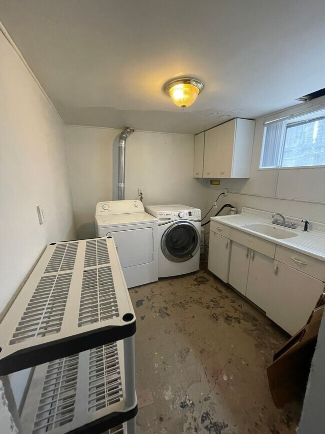 Building Photo - 952 Greenwood Ave