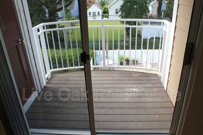 Building Photo - 514 24th St