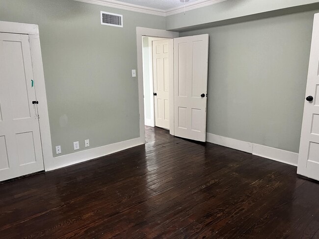 Building Photo - 920 Bolivar St