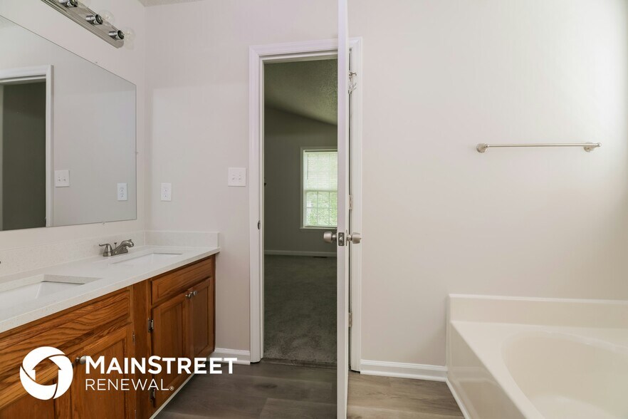 Building Photo - 5201 Pronghorn Ln