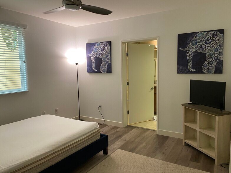 MASTER BEDROOM - 21301 Erwin St