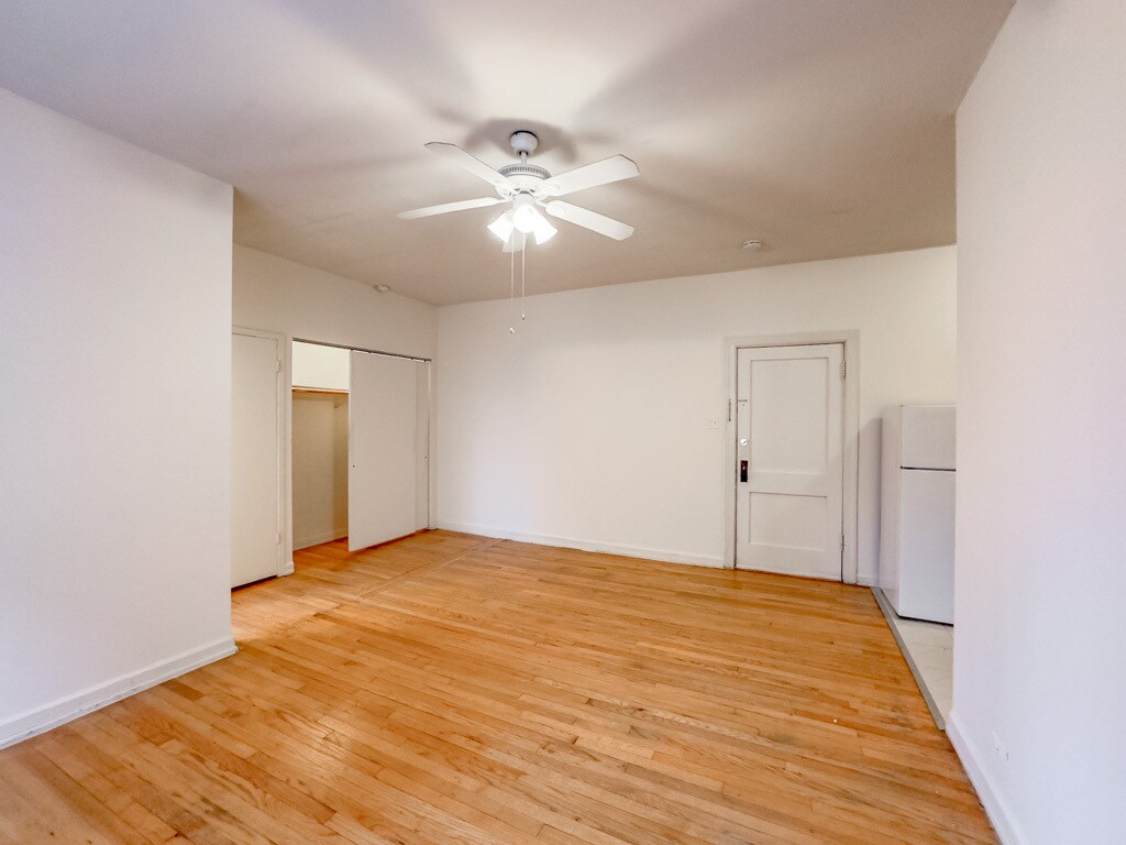 Building Photo - 1055 W George St