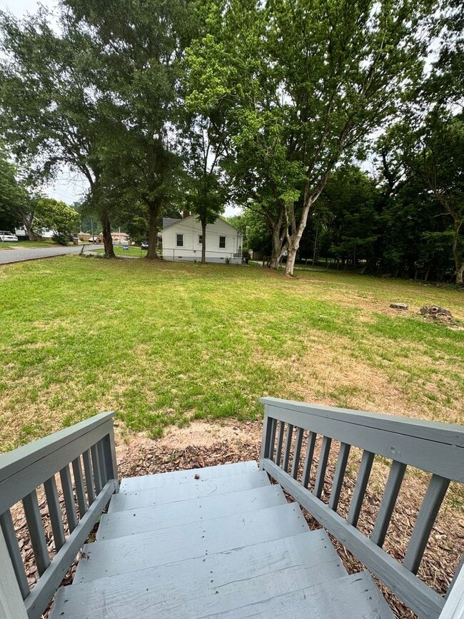 Building Photo - 2/1 House currently being remodeled. Shoul...