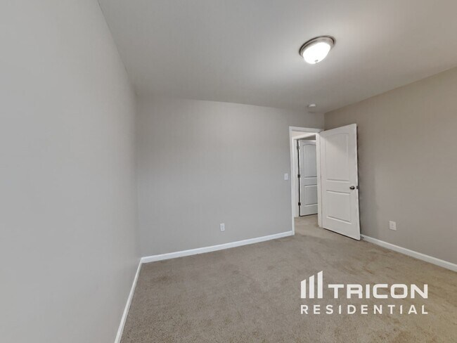 Building Photo - 144 Yadkin St