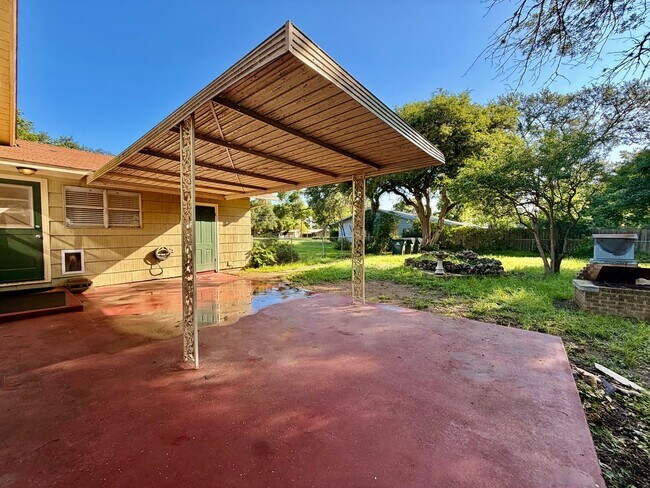 Building Photo - Unbeatable Location! Walk Across the Street to TXST Campus