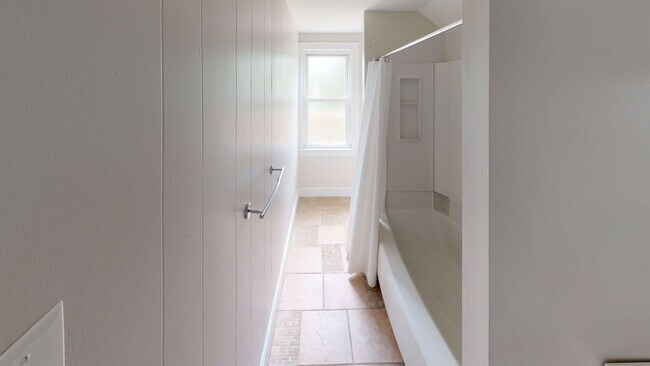 Building Photo - Beautiful Two Bedroom Apartment For Rent