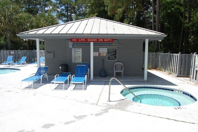 Building Photo - 10166 Beach Dr SW