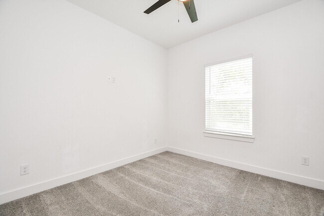 Building Photo - 9734 Pelsey St