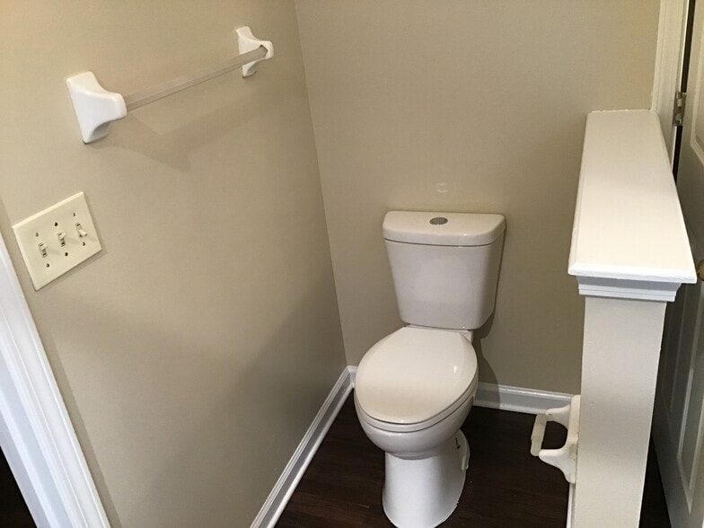 Building Photo - 1836 Northglen Cir