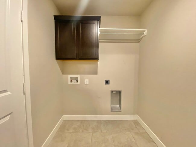 Building Photo - Newer 3 bed 2 bath near Frenship Upland He...