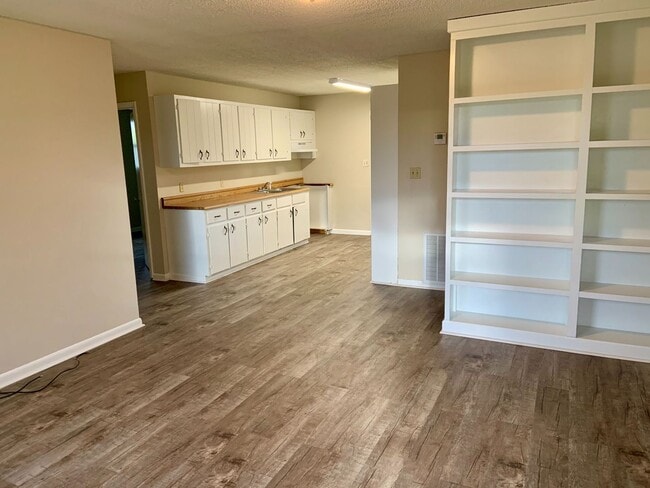 Building Photo - 16998 Carter Cir