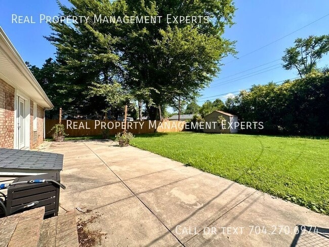 Building Photo - 4201 Winedale Ln