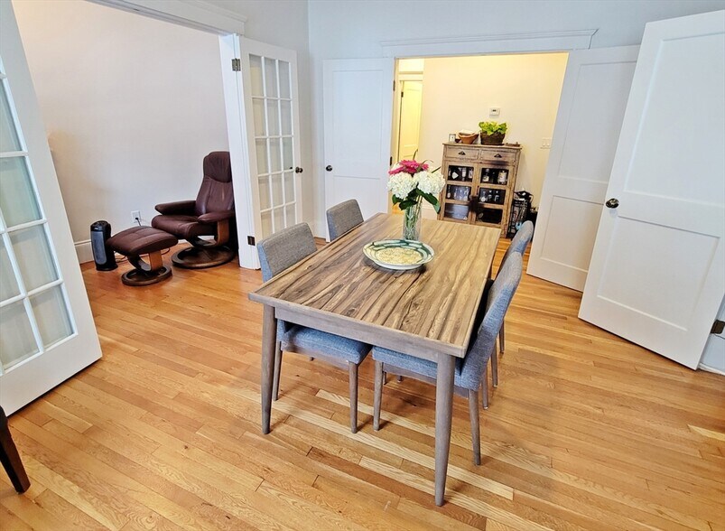 Building Photo - 14 Colbourne Cres