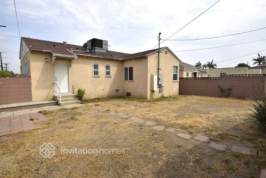 Building Photo - 836 W 109th Pl