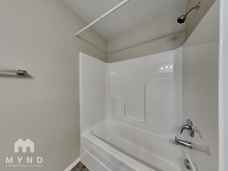 Building Photo - 2013 Orchid Ln