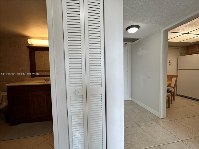 Building Photo - 3180 S Ocean Dr