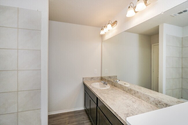 Building Photo - 9315 Evening Shade Ct