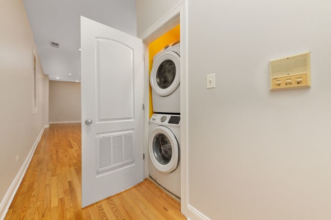 Building Photo - 31 E 26th St