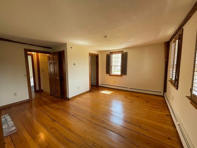 Building Photo - 454 Main St