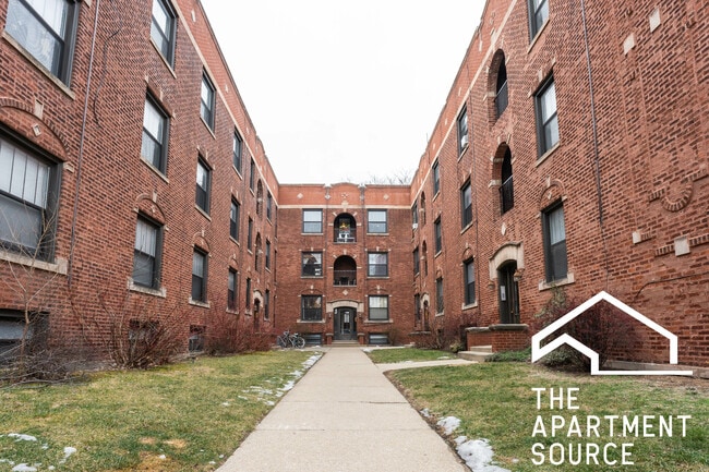 Building Photo - 2890 N Clark St