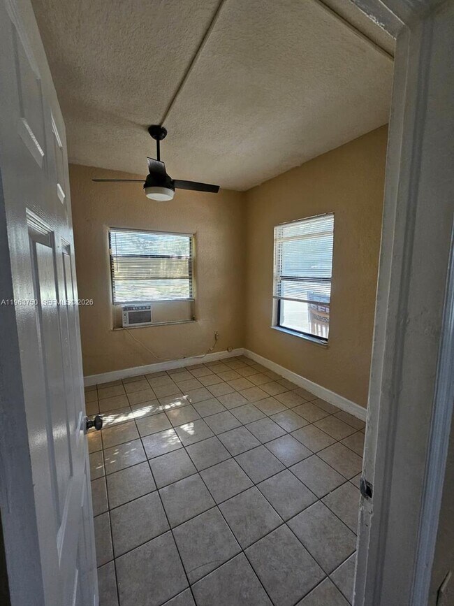 Building Photo - 2990 SW 15th Ave