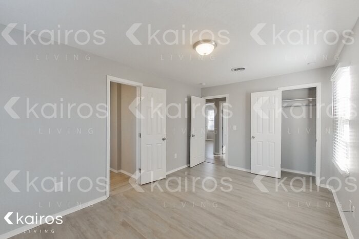 Building Photo - 4922 Parker St