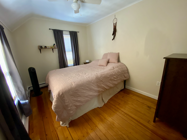 Bedroom 1 - 4 Pond St