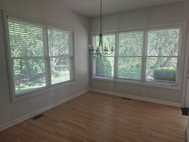 Building Photo - 6237 Muirloch Ct S