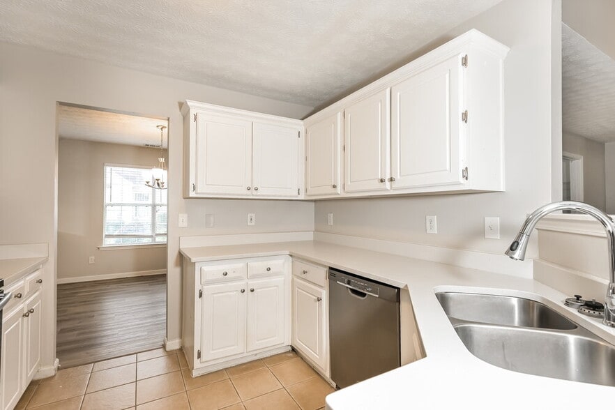 Building Photo - 812 Lorraine Ln