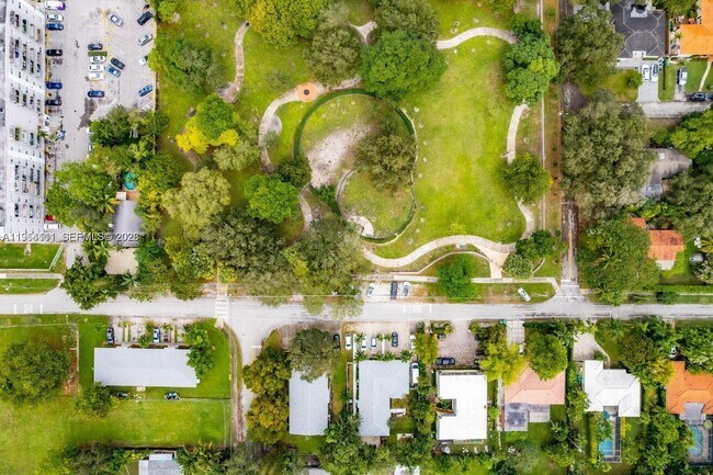 Building Photo - 8885 NE 8th Ct