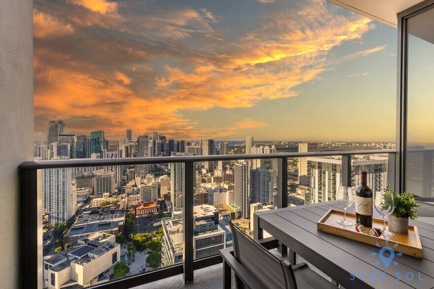 Building Photo - 601 NE 1st Ave