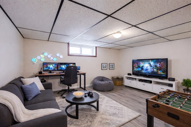 Building Photo - Refined Ranch Living in a Private Natural Setting