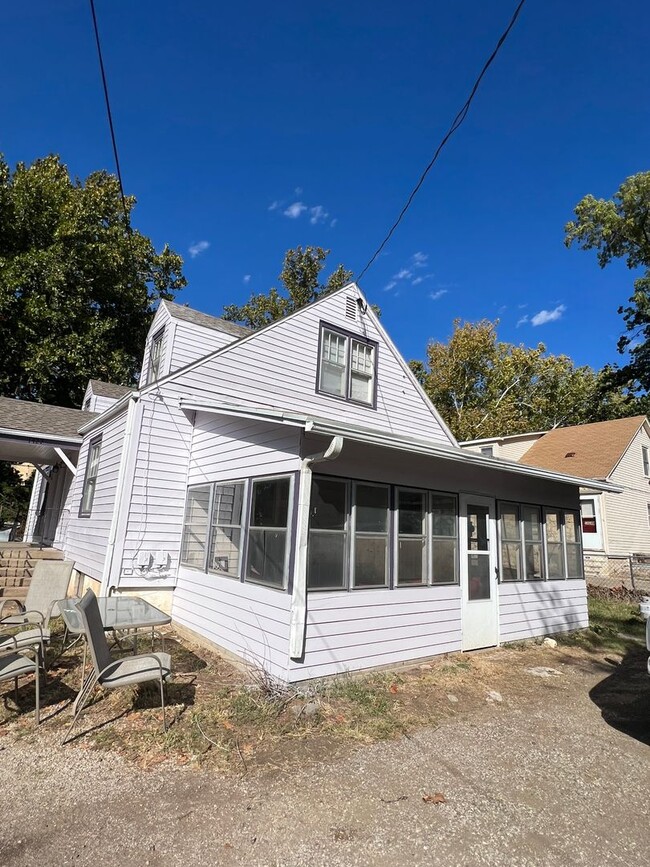 Building Photo - 4 Bedroom Duplex, ACROSS from KSU! Preleas...