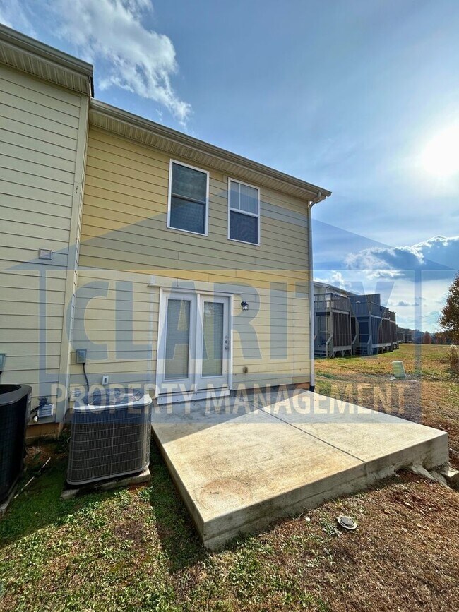 Building Photo - 163 Lone Tree Dr NE
